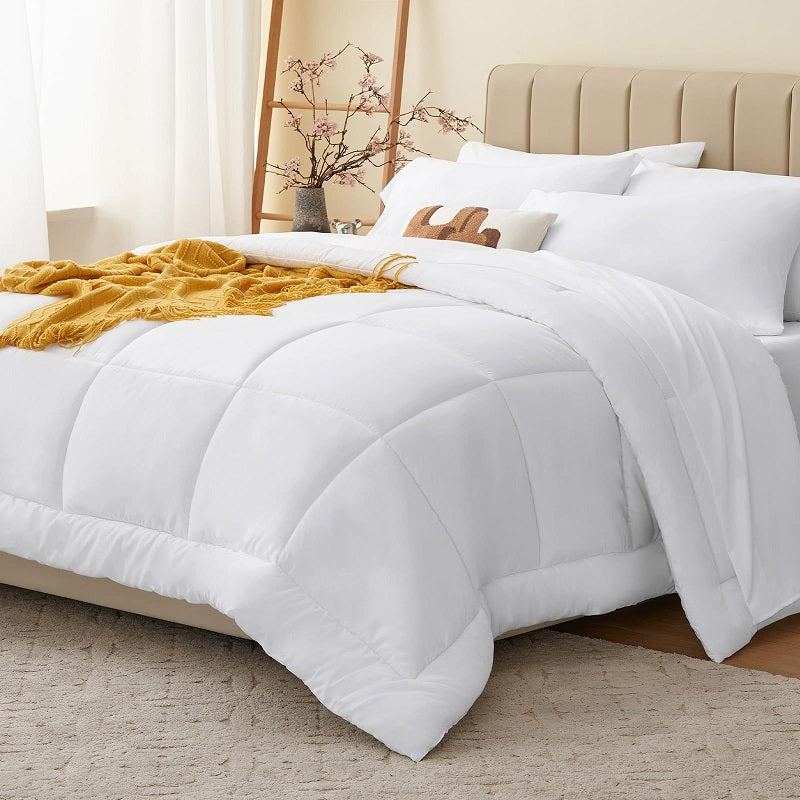 Luxury 3-Piece Comforter Set - Ultra-Soft Microfiber Bedding with 2 Matching Shams, Minimalist Design for All-Season Comfort
