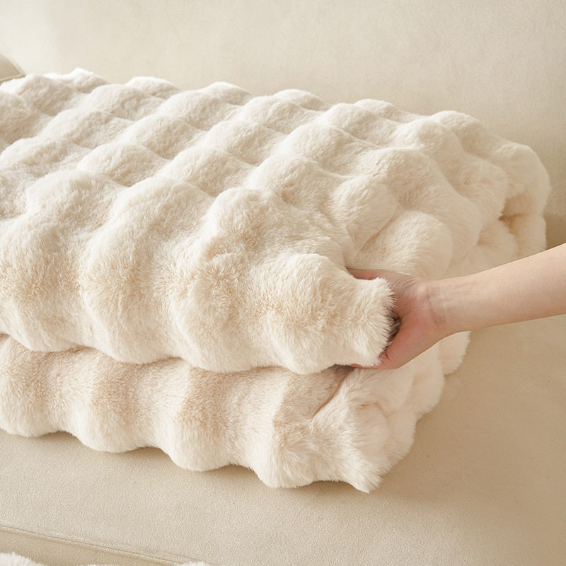 Indulge in the Velvety Softness of Shilucheng's Premium Flannel Fleece Blanket